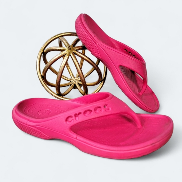 CROCS Hot Pink Sandals Size J 2 Flip Flops Summer Vacation - Picture 1 of 16